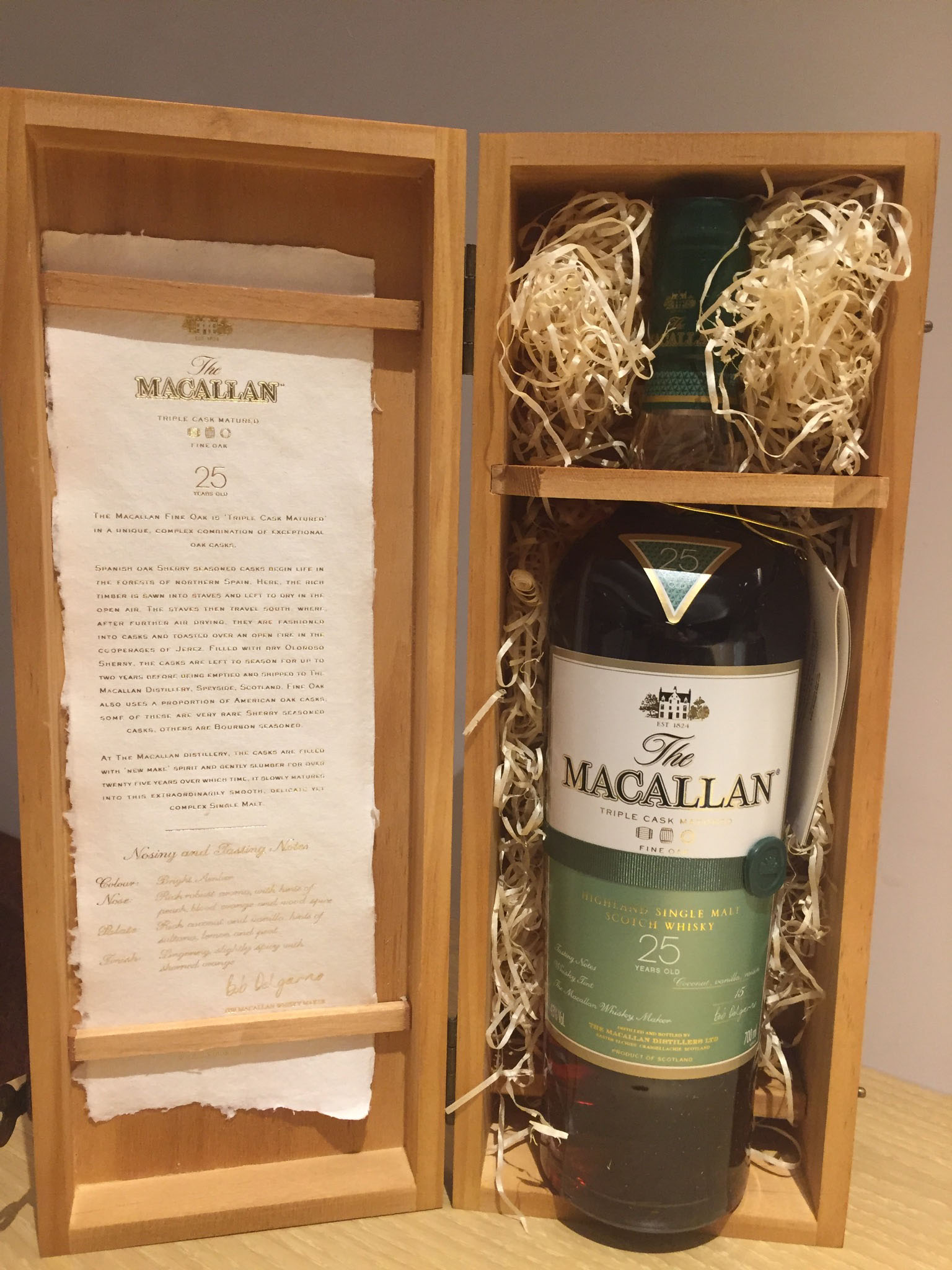 Macallan 25 Fine Oak Triple Cask Matured Chi Chi Whisky